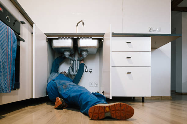 Professional Plumbing technician working in Woodlake, CA